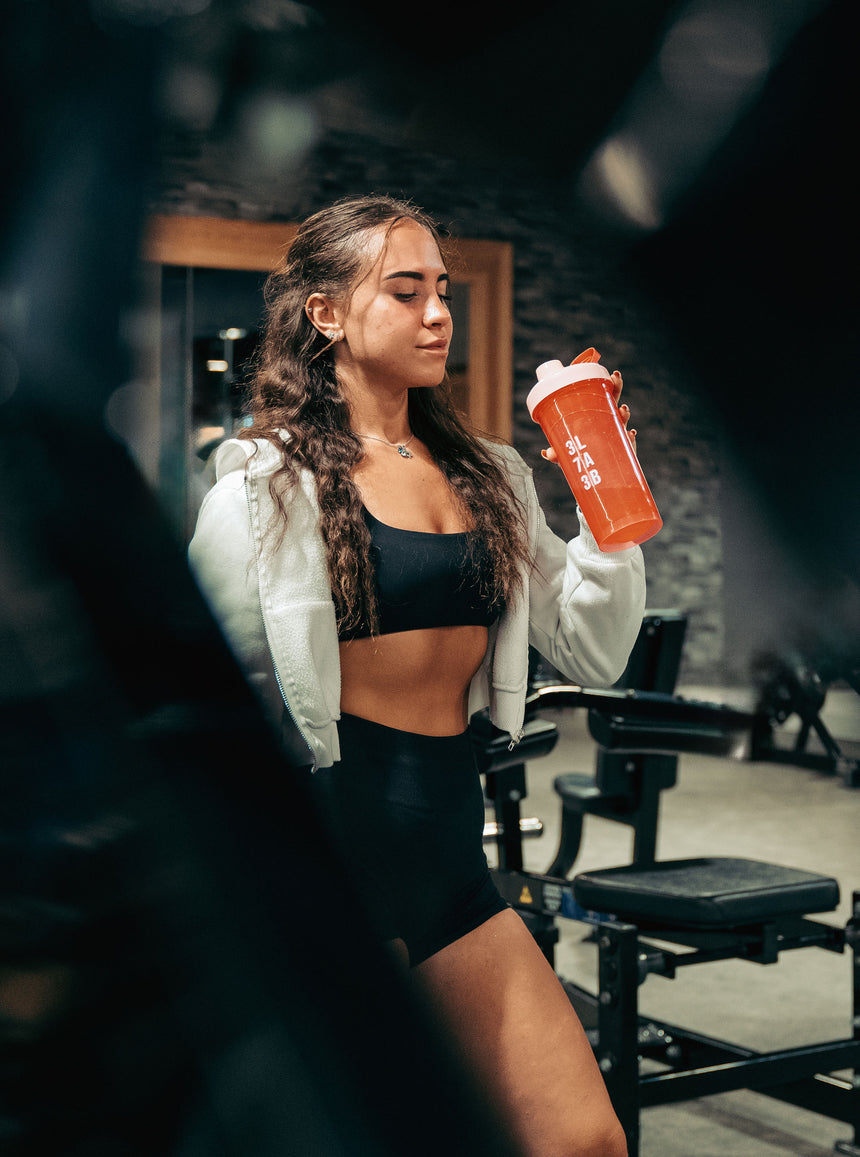woman using 373 lab shaker bottle for creatine